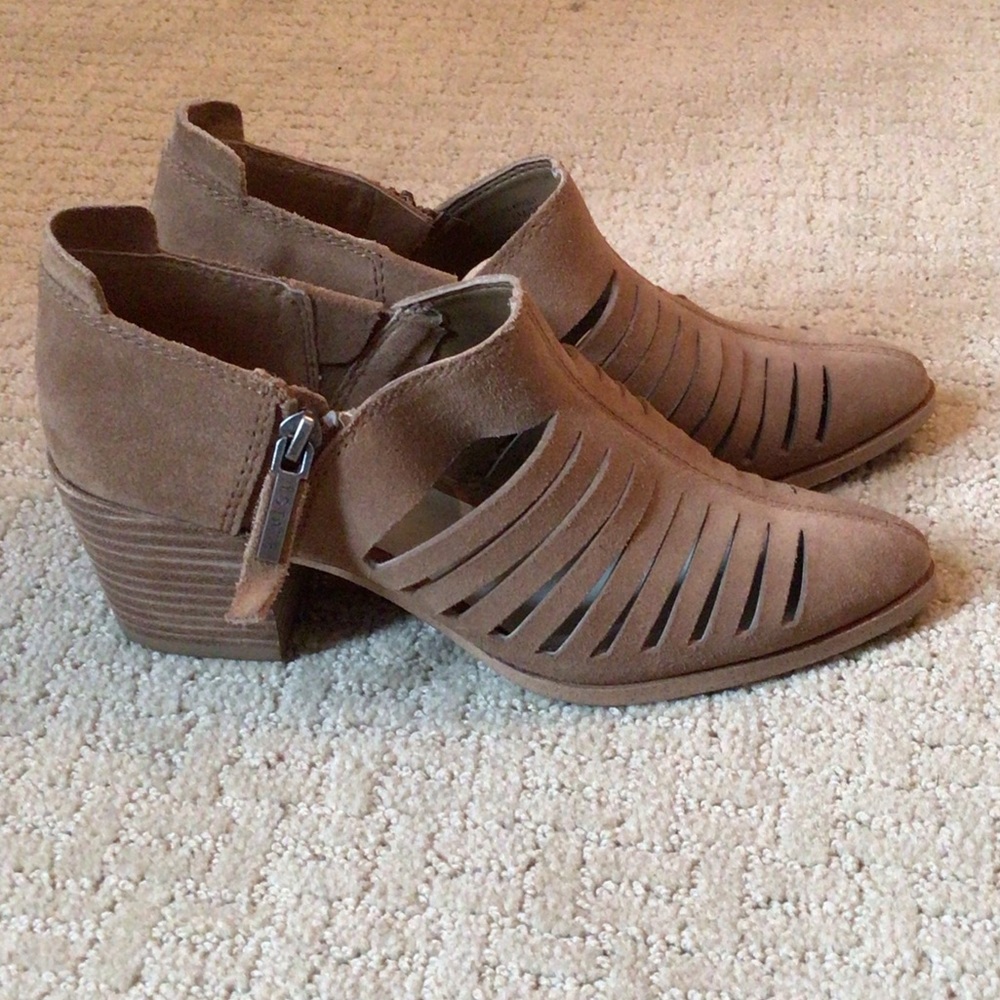1. State Taupe Suede Arnet Bootie. Women’s Size 5. Worn but in Great Condition.